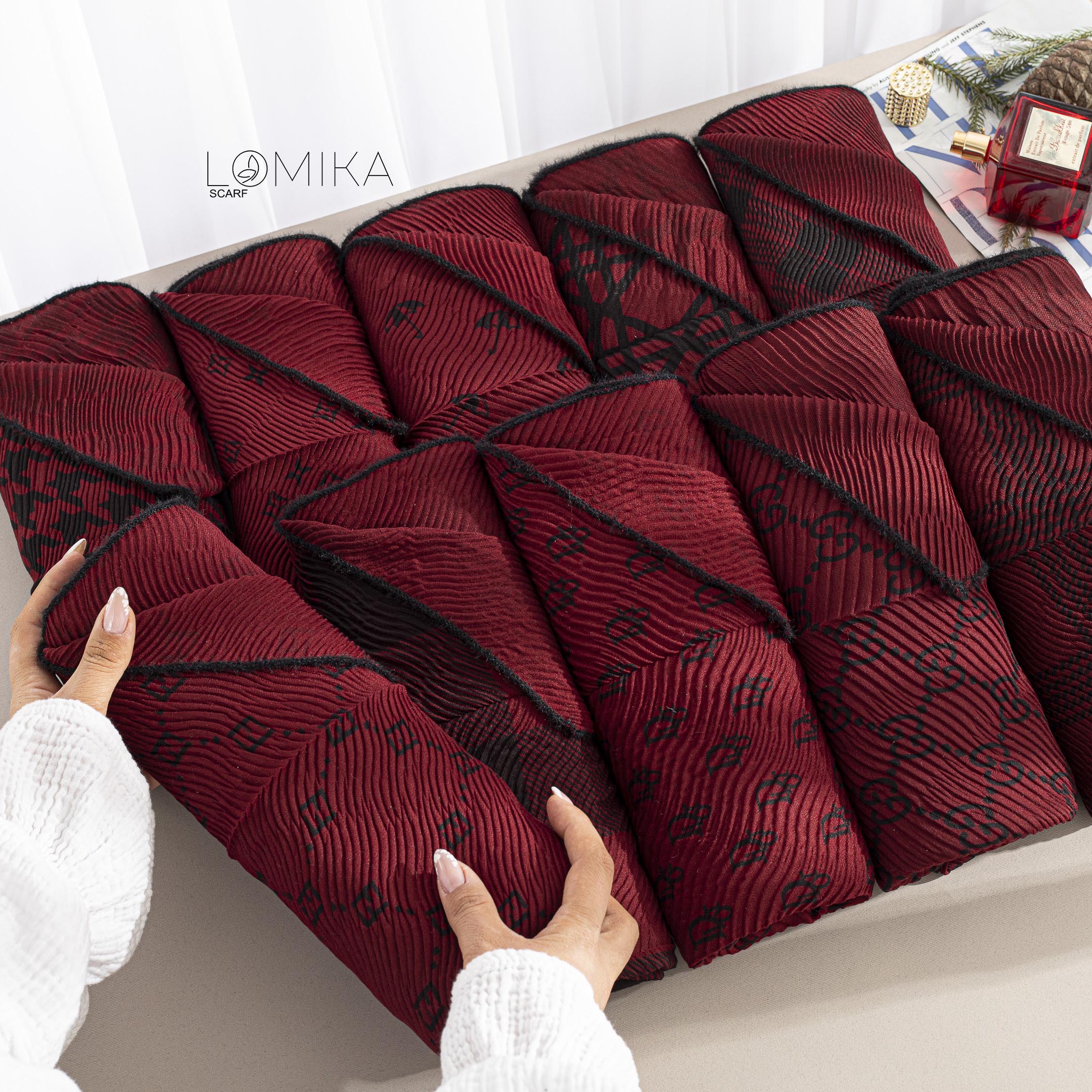 شال پلیسه طرحدار دورو لبه کنفی بسته10طرحیps24 (عمده)