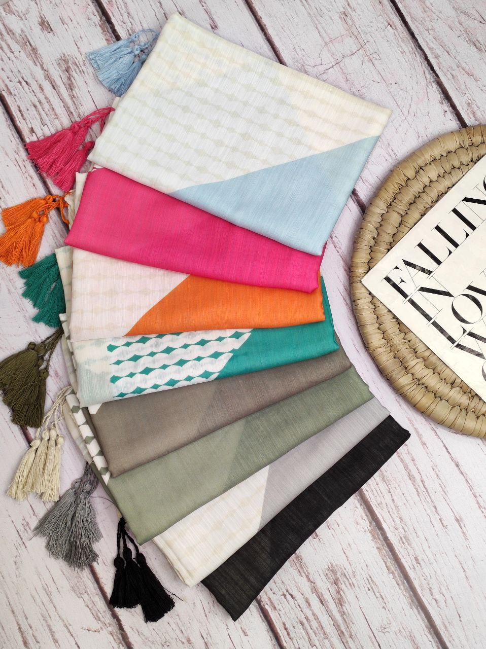 شال طرحدار بسته8رنگی کد sh26 (عمده)