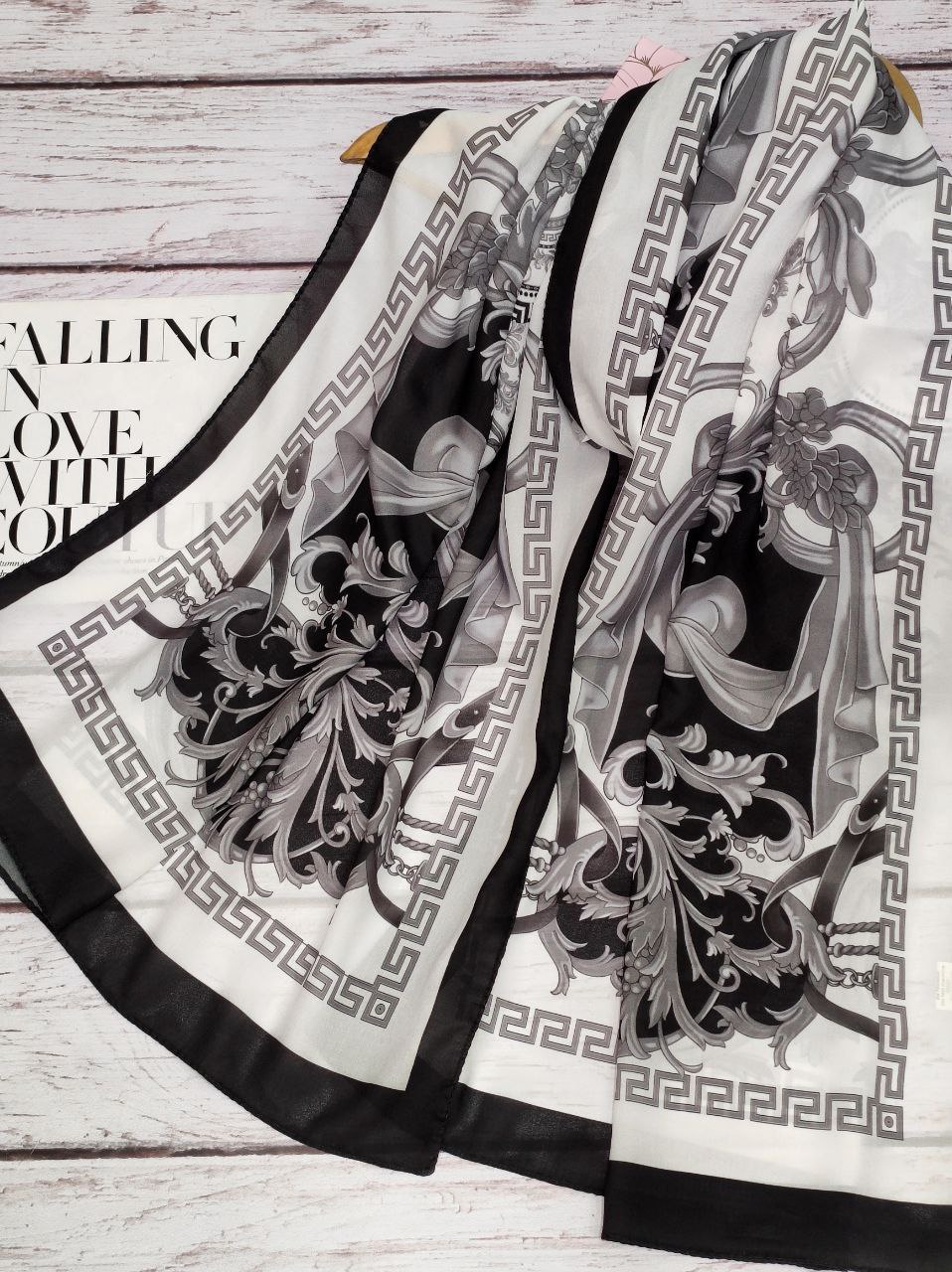 شال حریر طرحدار بسته5طرحی کد sh31 (عمده)
