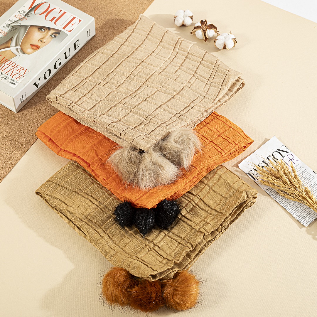 روسری پلیسه پم پم مناسب پاییز و زمستان بسته20رنگی کدrp4 (عمده)
