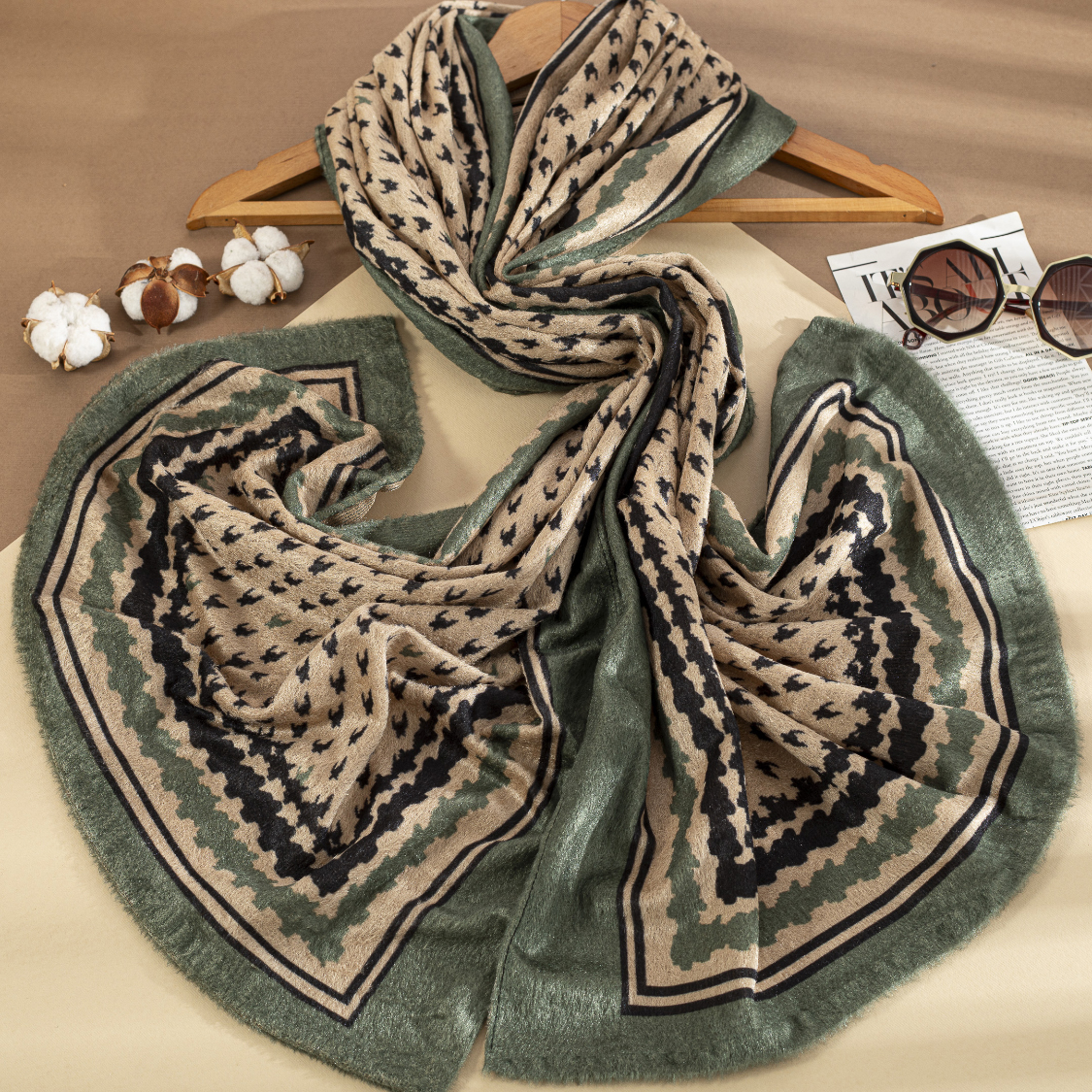 شال مخمل طرحبندی بسته10طرحی کد sc8 (عمده)
