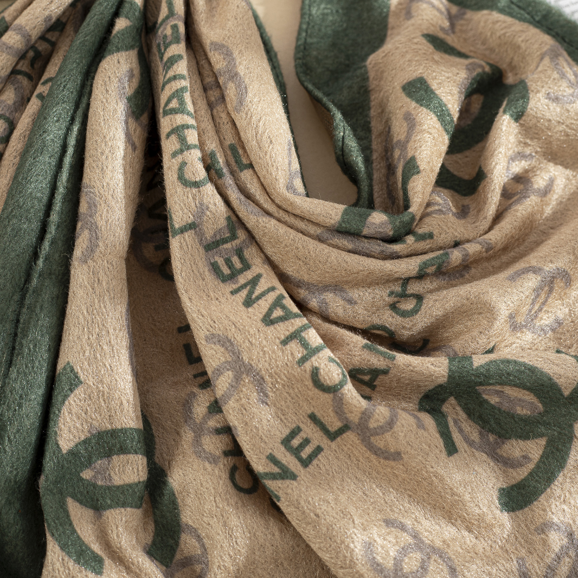 شال مخمل طرحبندی بسته10طرحی کد sc8 (عمده)
