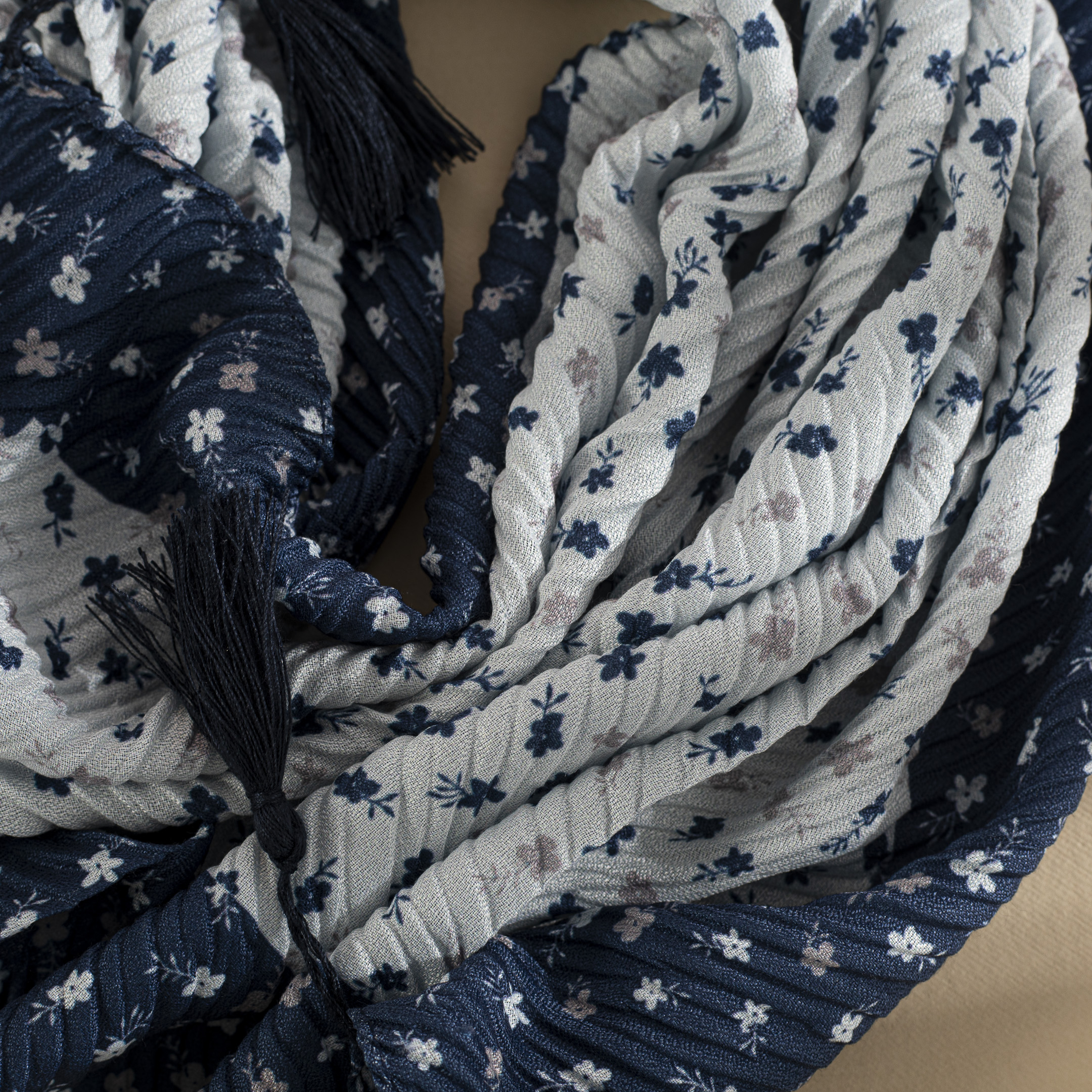 شال پلیسه طرحدار پاییزه بسته10طرحی کد ps4 (عمده)
