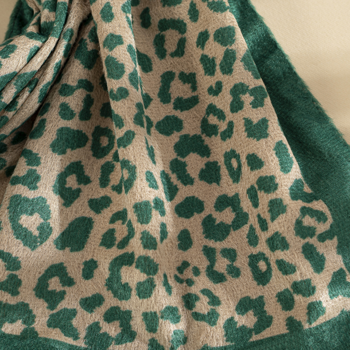 شال مخمل طرحدار بسته10طرحی کد sc35 (عمده)
