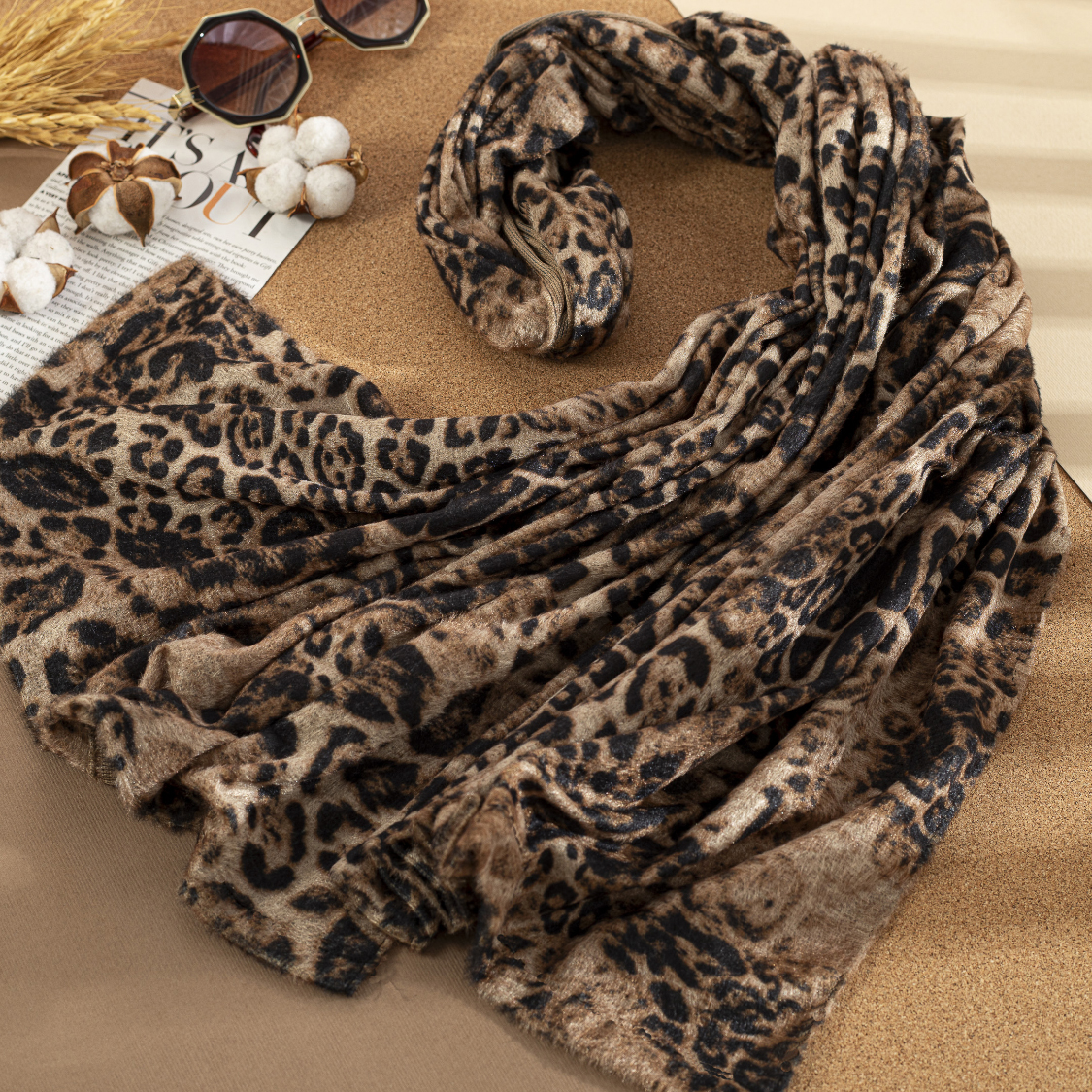 شال مخمل پلنگی بسته5طرحی کد sc36 (عمده)
