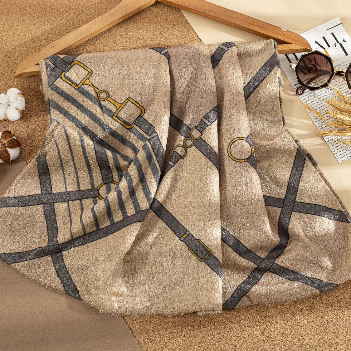 شال مخمل طرحبندی بسته8طرحی کد sc39 (عمده)
