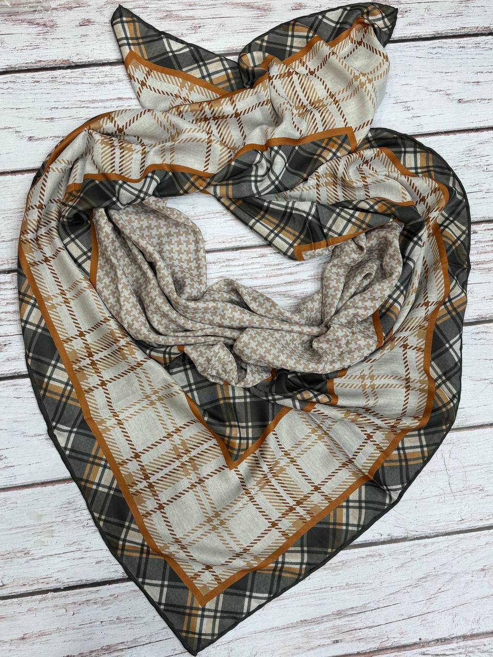 روسری پاییزه دوروچاپ بسته9طرحی کد rp2 (عمده)
