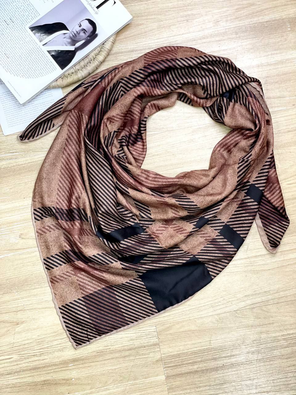 روسری پاییزه دوروچاپ بسته8طرحی کد rp3 (عمده)
