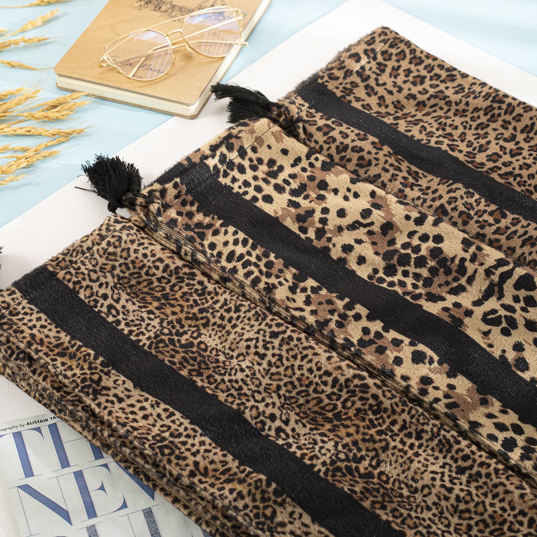 شال مخمل پلنگی بسته10طرحی کدsc46 (عمده)
