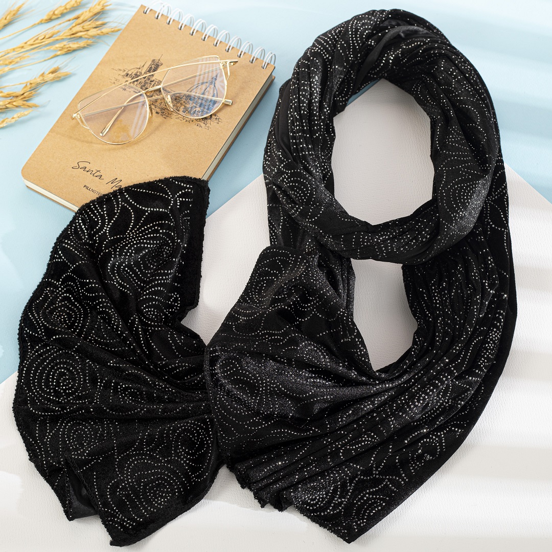 شال مخمل نگینی وارداتی بسته5طرحی کد sm22(عمده)
