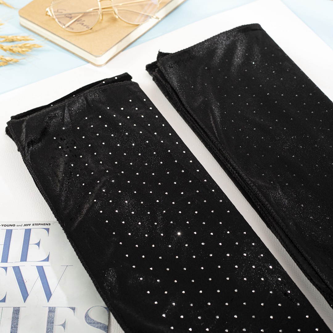 شال مخمل نگینی وارداتی بسته5طرحی کد sm22(عمده)
