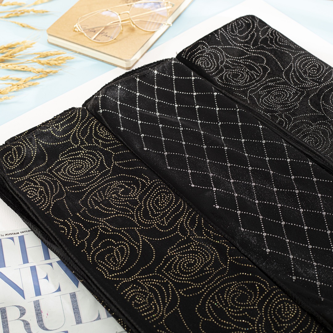 شال مخمل نگینی وارداتی بسته5طرحی کد sm22(عمده)
