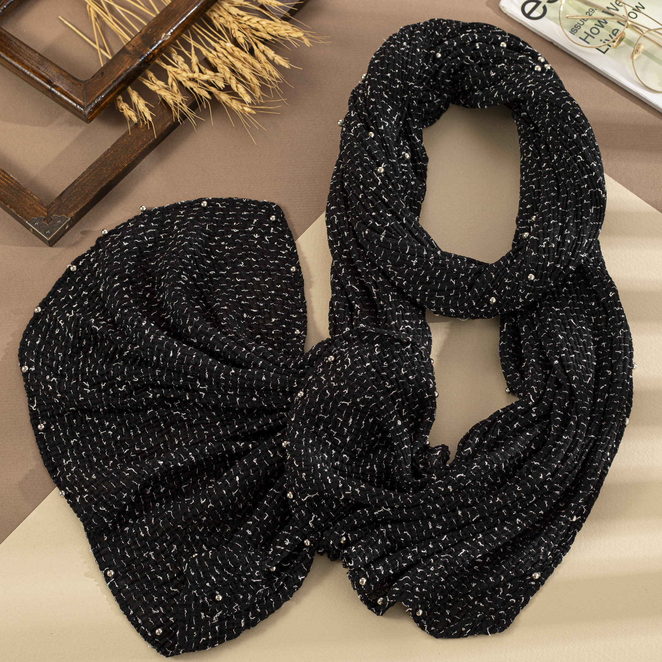 شال پلیسه مشکی برفی وارداتی بسته6طرحی کد ps10 (عمده)
