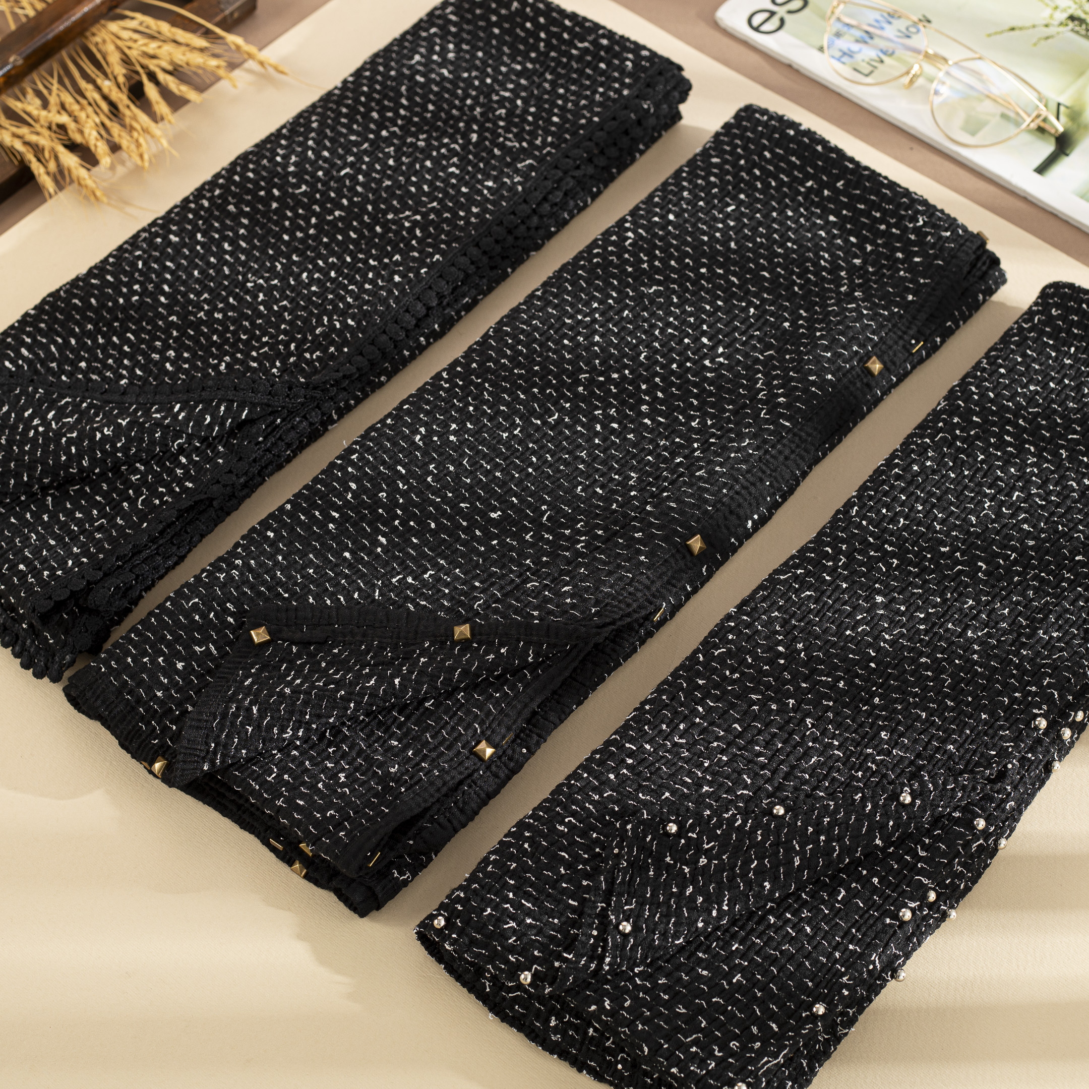 شال پلیسه مشکی برفی وارداتی بسته6طرحی کد ps10 (عمده)
