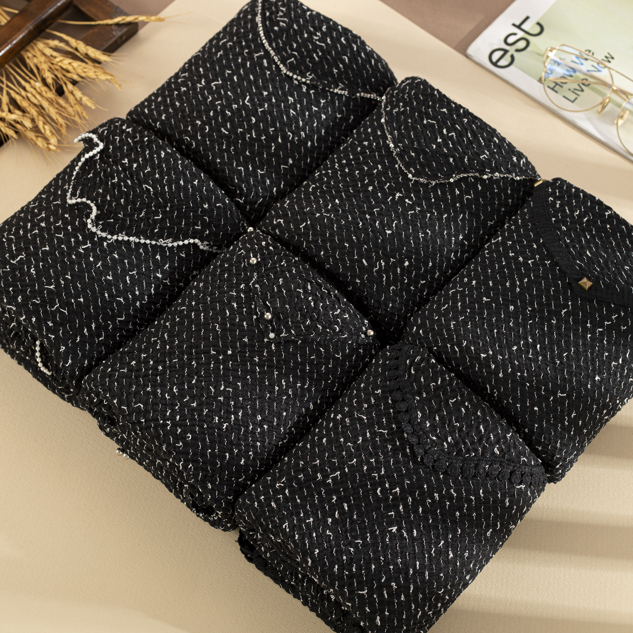 شال پلیسه مشکی برفی وارداتی بسته6طرحی کد ps10 (عمده)
