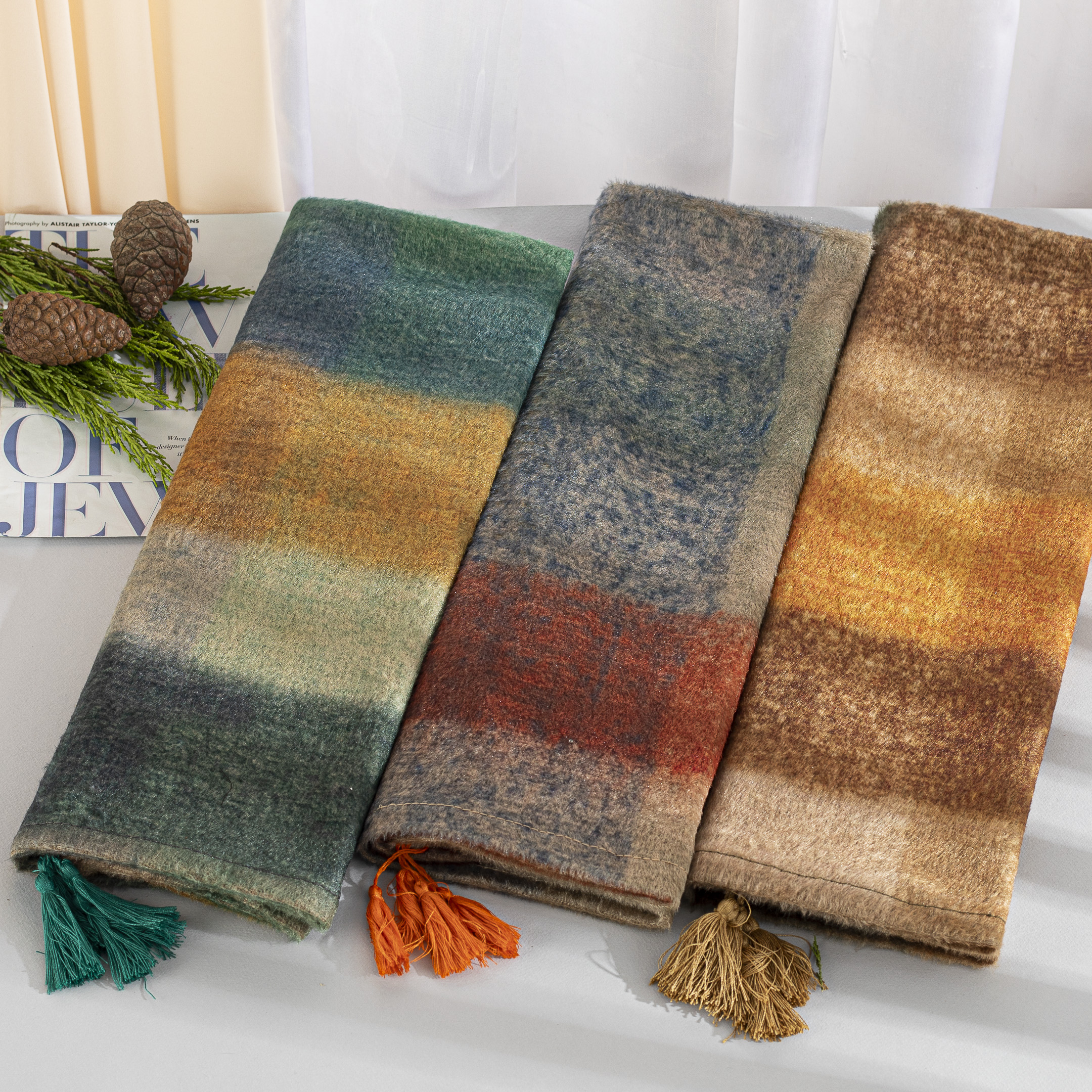 شال مخمل طرح بیگ اسکارف بسته8طرحی کد sc56 (عمده)
