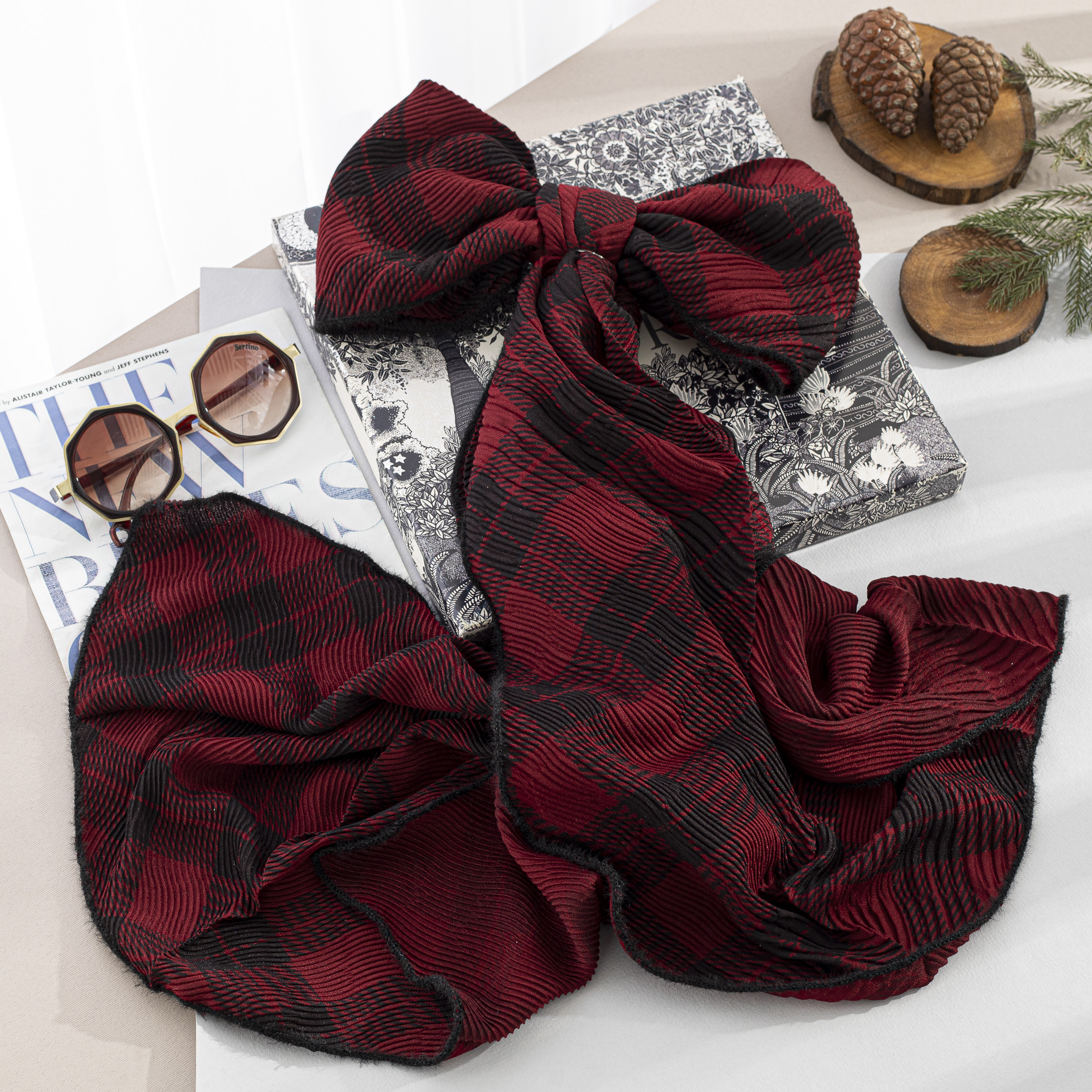 شال پلیسه طرحدار دورو لبه کنفی بسته10طرحیps24 (عمده)
