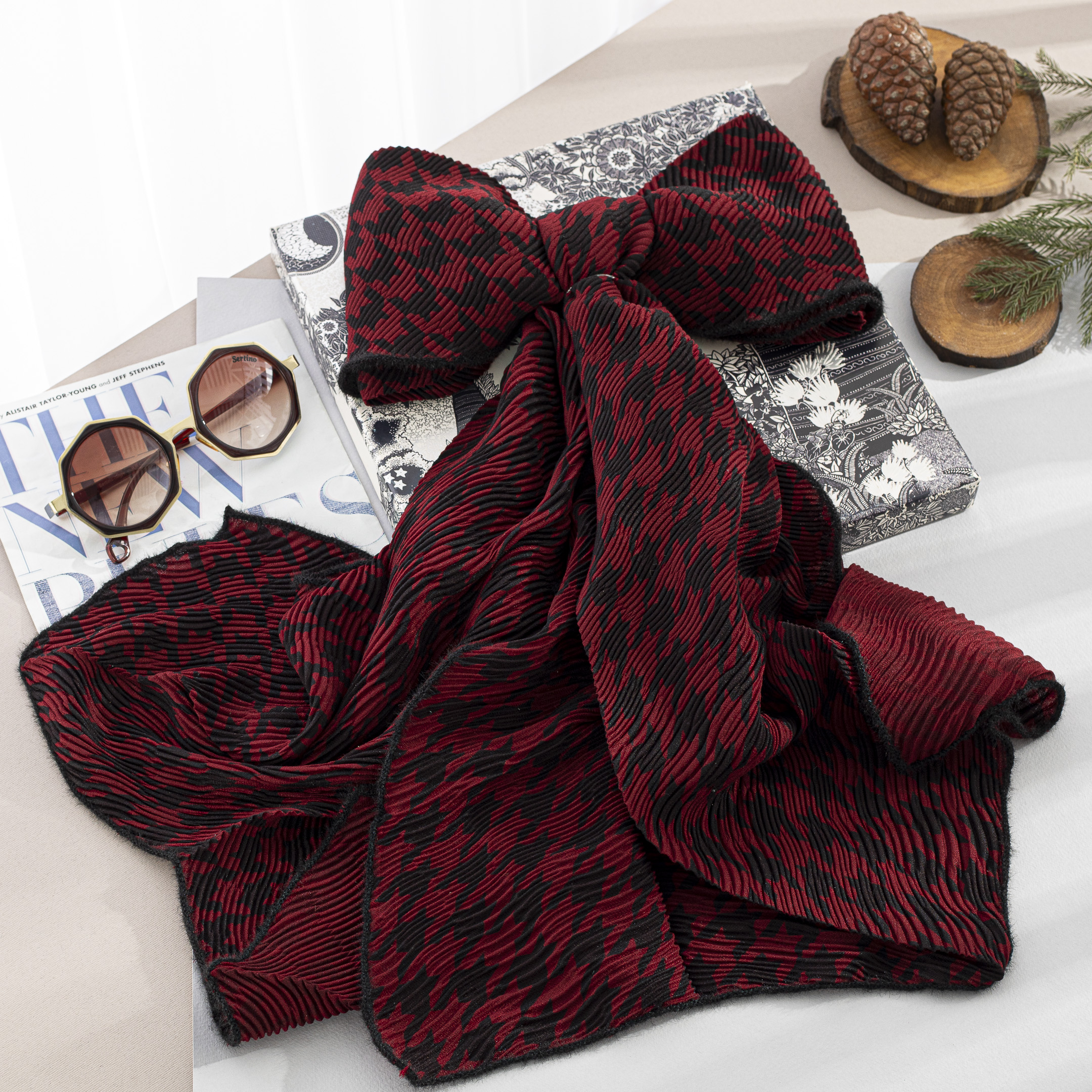 شال پلیسه طرحدار دورو لبه کنفی بسته10طرحیps24 (عمده)
