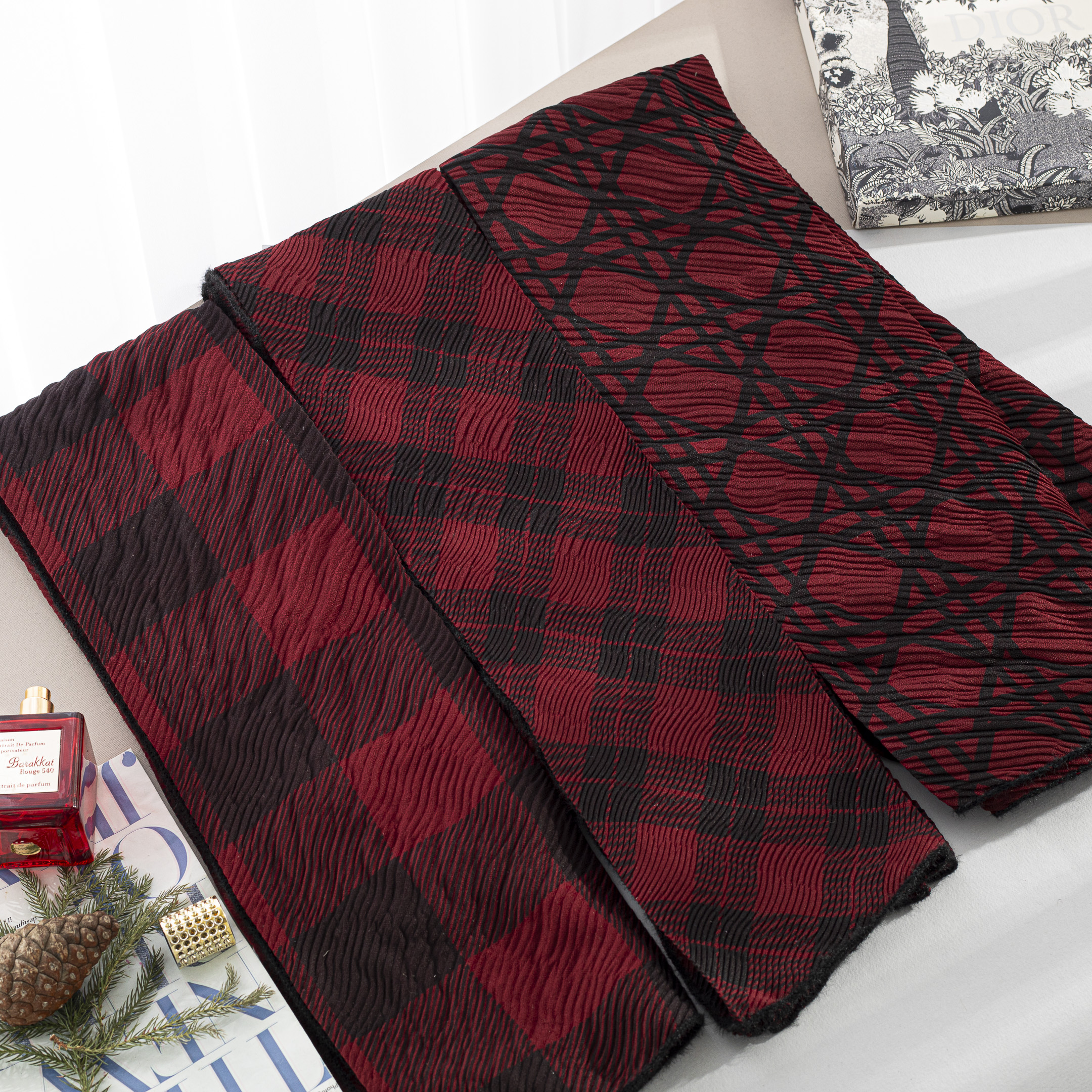 شال پلیسه طرحدار دورو لبه کنفی بسته10طرحیps24 (عمده)
