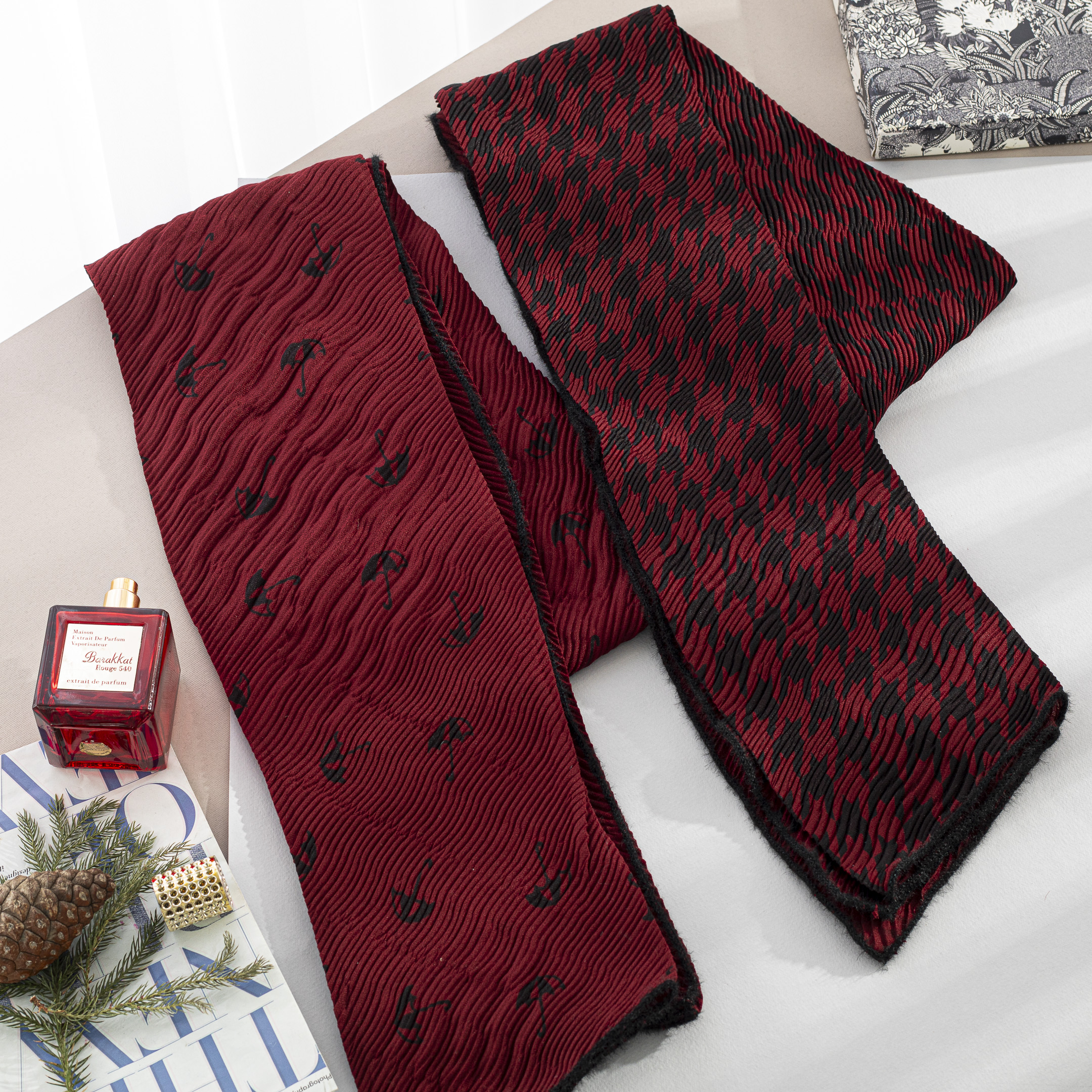 شال پلیسه طرحدار دورو لبه کنفی بسته10طرحیps24 (عمده)
