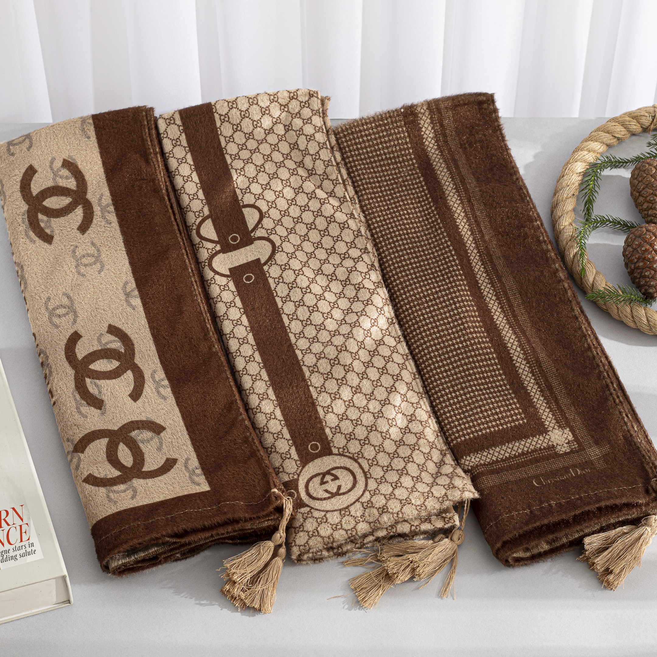 شال مخمل طرحدار بسته10طرحی کد sc60 (عمده)
