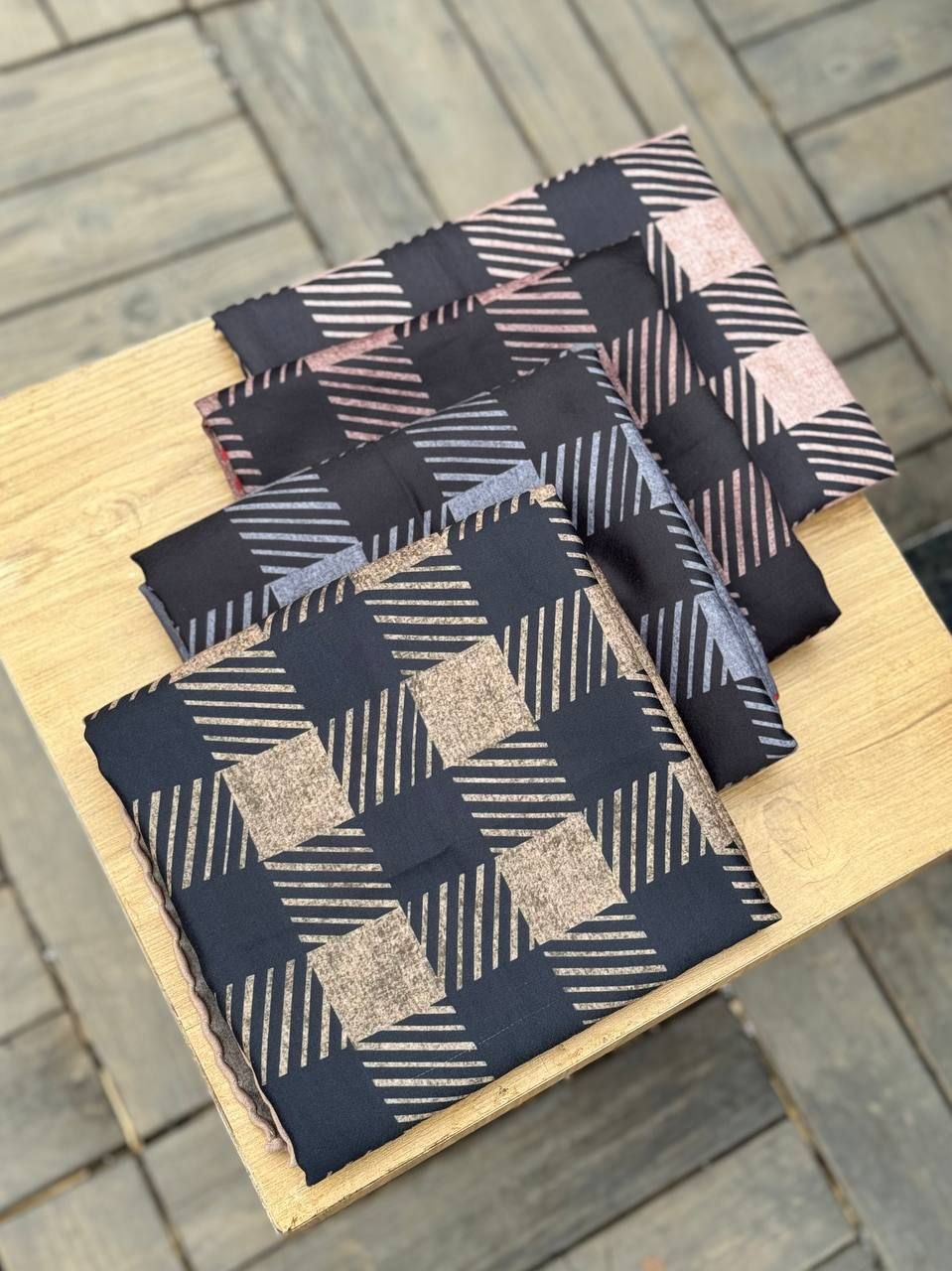 روسری پاییزه دورو بسته4رنگی کد rp30 (عمده)
