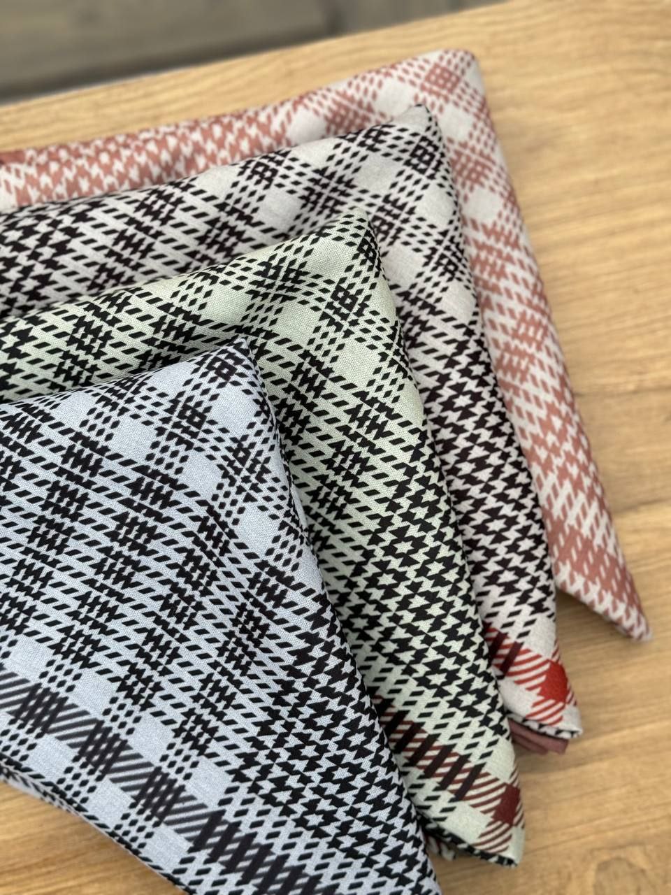 روسری پاییزه دورو بسته4رنگی کد rp32 (عمده)
