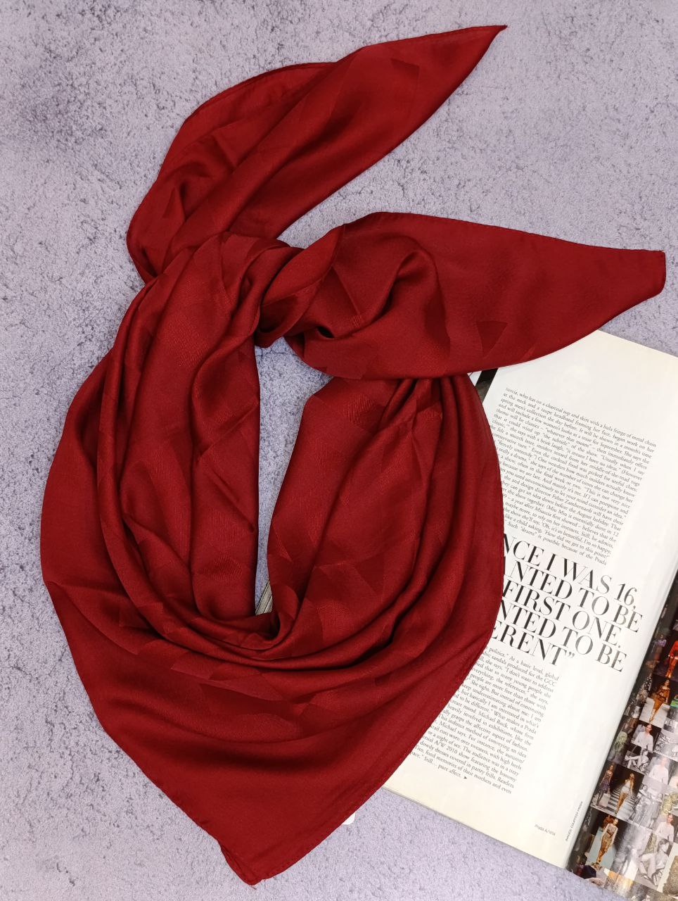 روسری ابریشم ترک طرح ولنتینو بسته11رنگی کد rm12 (عمده)
