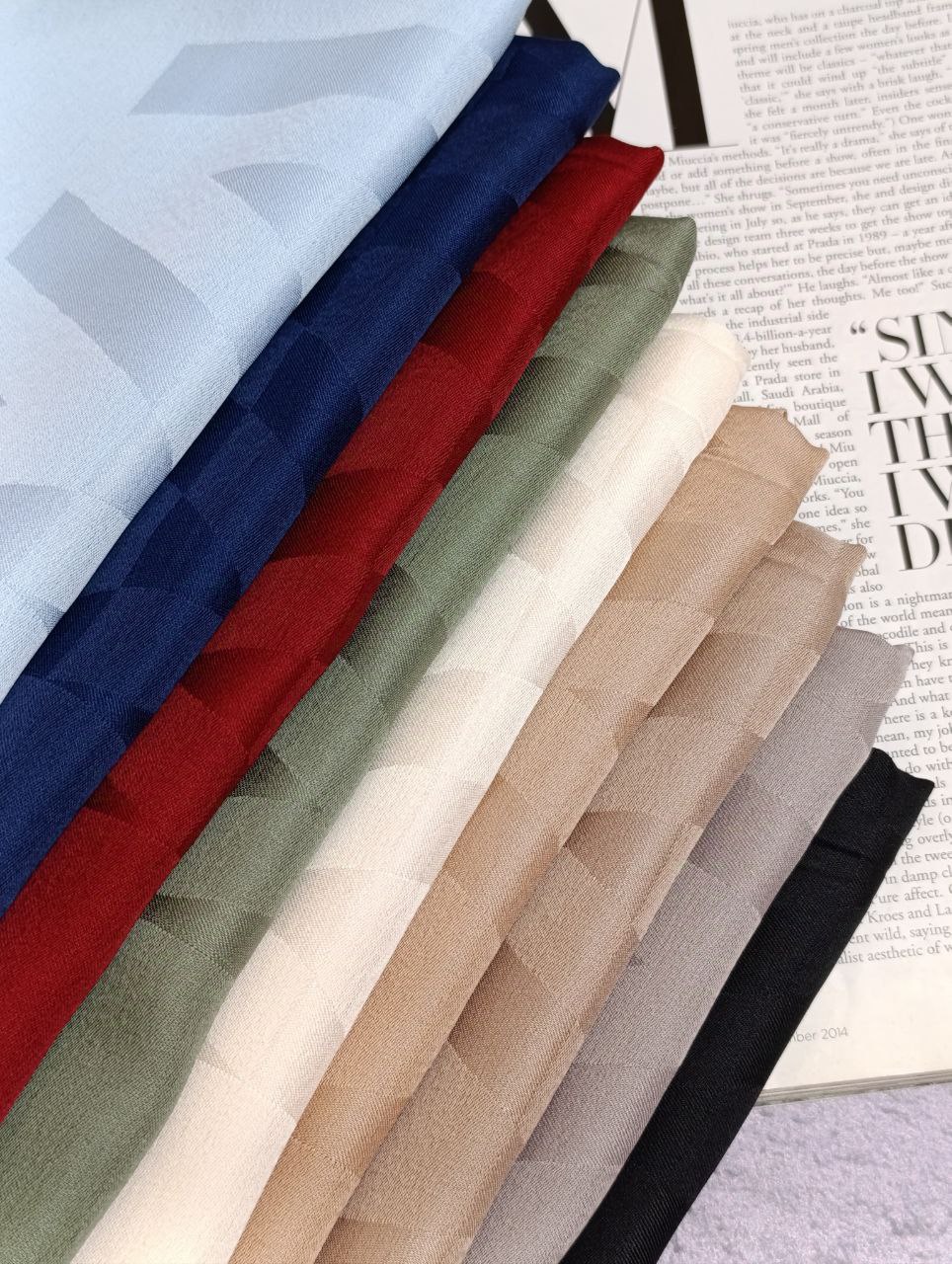 روسری ابریشم ترک طرح ولنتینو بسته11رنگی کد rm12 (عمده)
