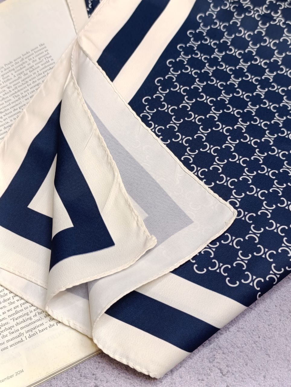 روسری ابریشم توییل پک سورمه ای بسته6طرحی کد r78 (عمده)
