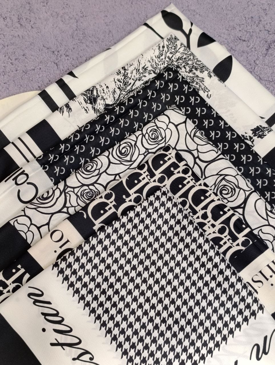 روسری ابریشم توییل پک سفیدمشکی بسته6طرحی کد r79 (عمده)
