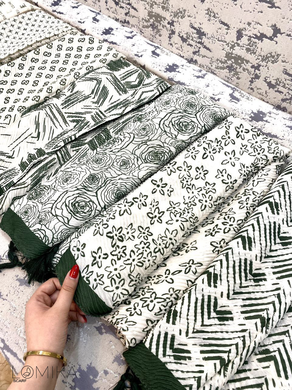 شال پلیسه پک سبز بسته8طرحی کد sp43 (عمده)
