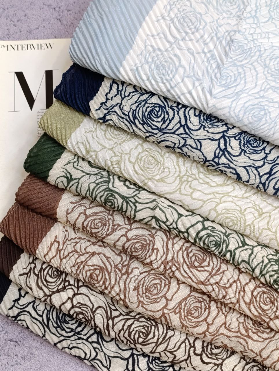 شال پلیسه طرح گل بسته8رنگی کد sp44 (عمده)
