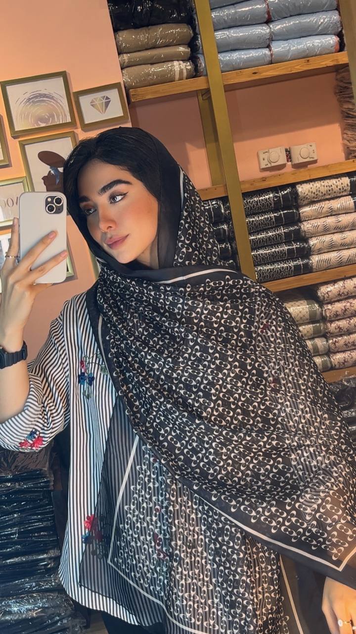 شال حریر طرحدار پک مشکی سفید بسته10طرحی کد sh53 (عمده)
