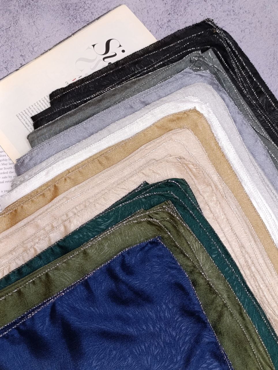 روسری کریستال داغی بسته12رنگی کد rm17 (عمده)
