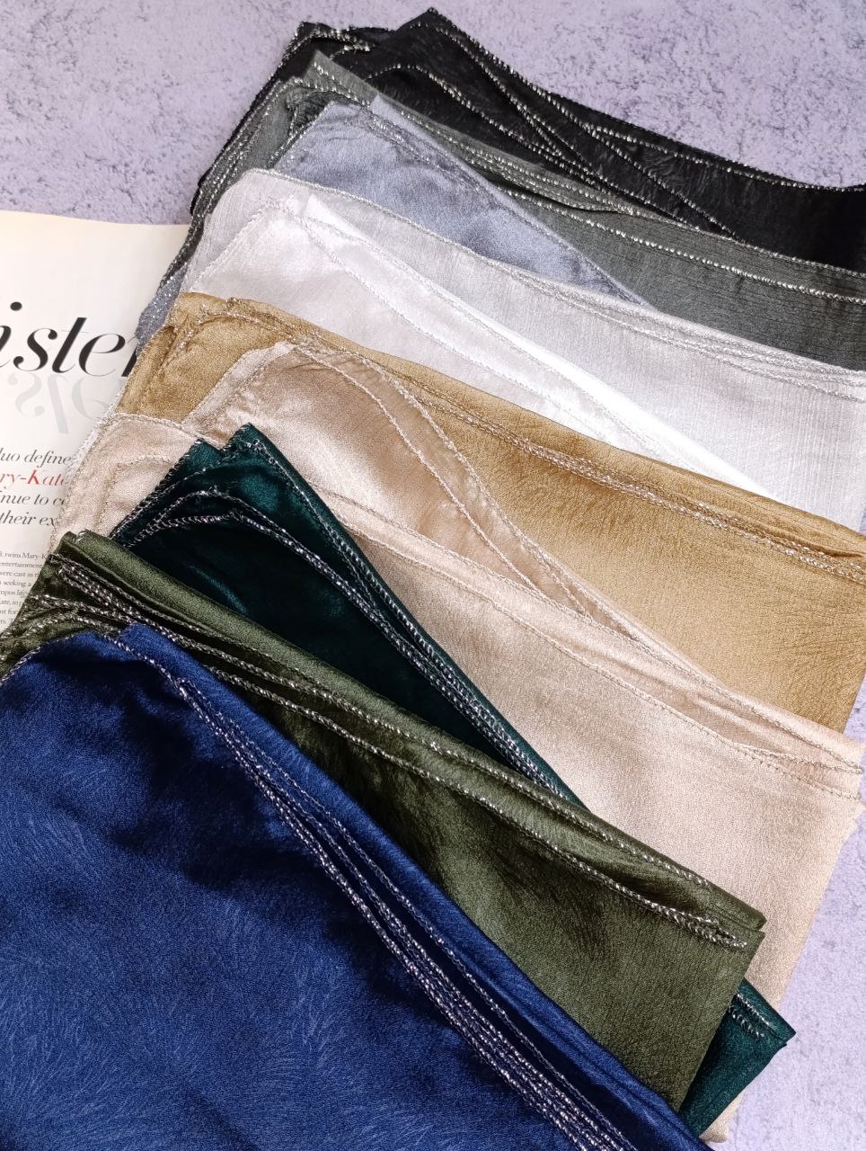 روسری کریستال داغی بسته12رنگی کد rm17 (عمده)
