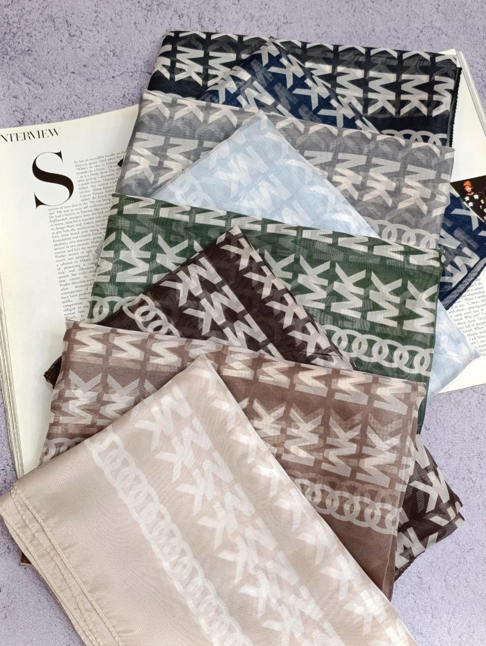 شال حریر mk بسته8رنگی کد sh55 (عمده)
