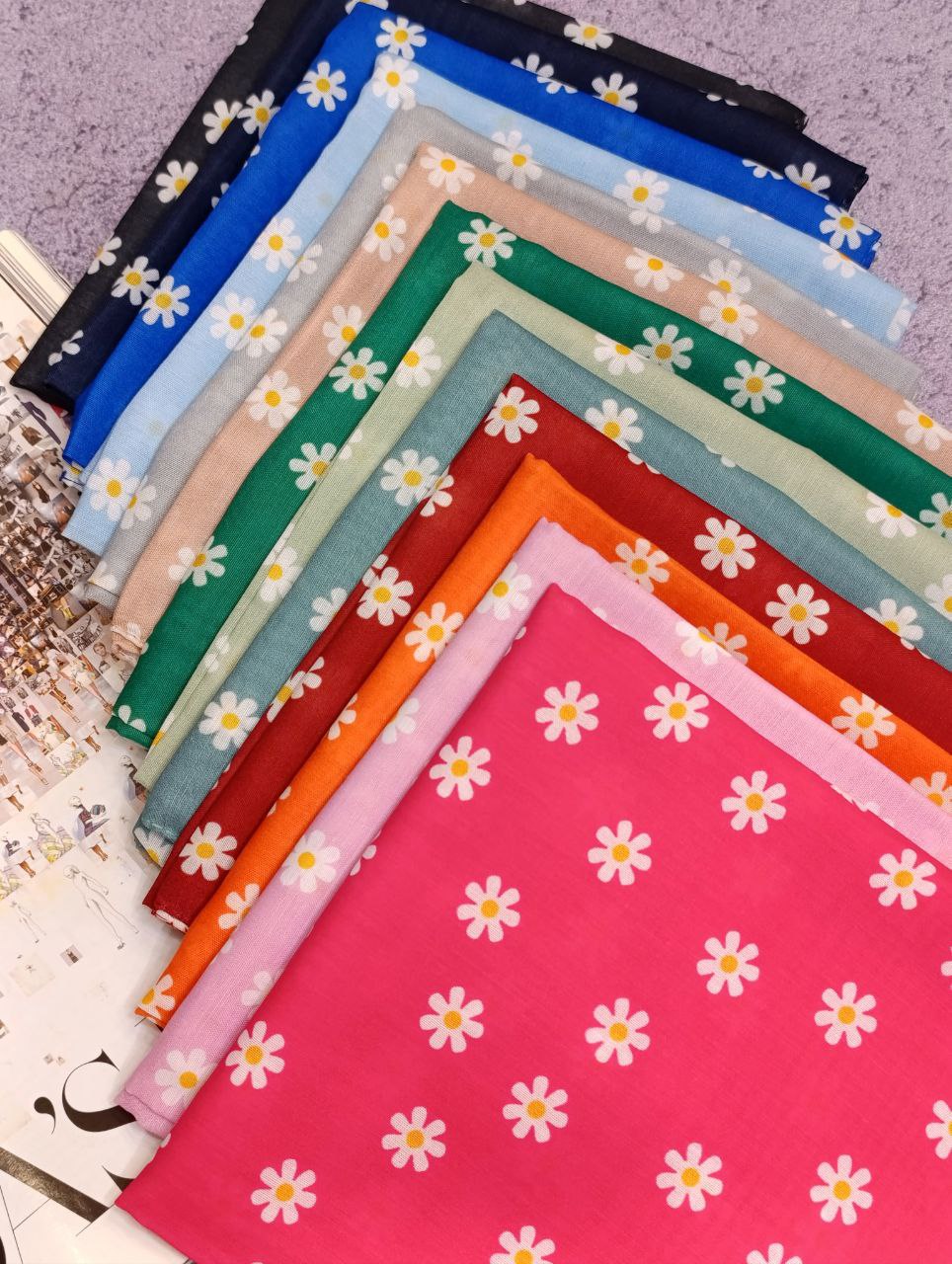 مینی اسکارف طرح بابونه بسته13رنگی کد mt46 (عمده)
