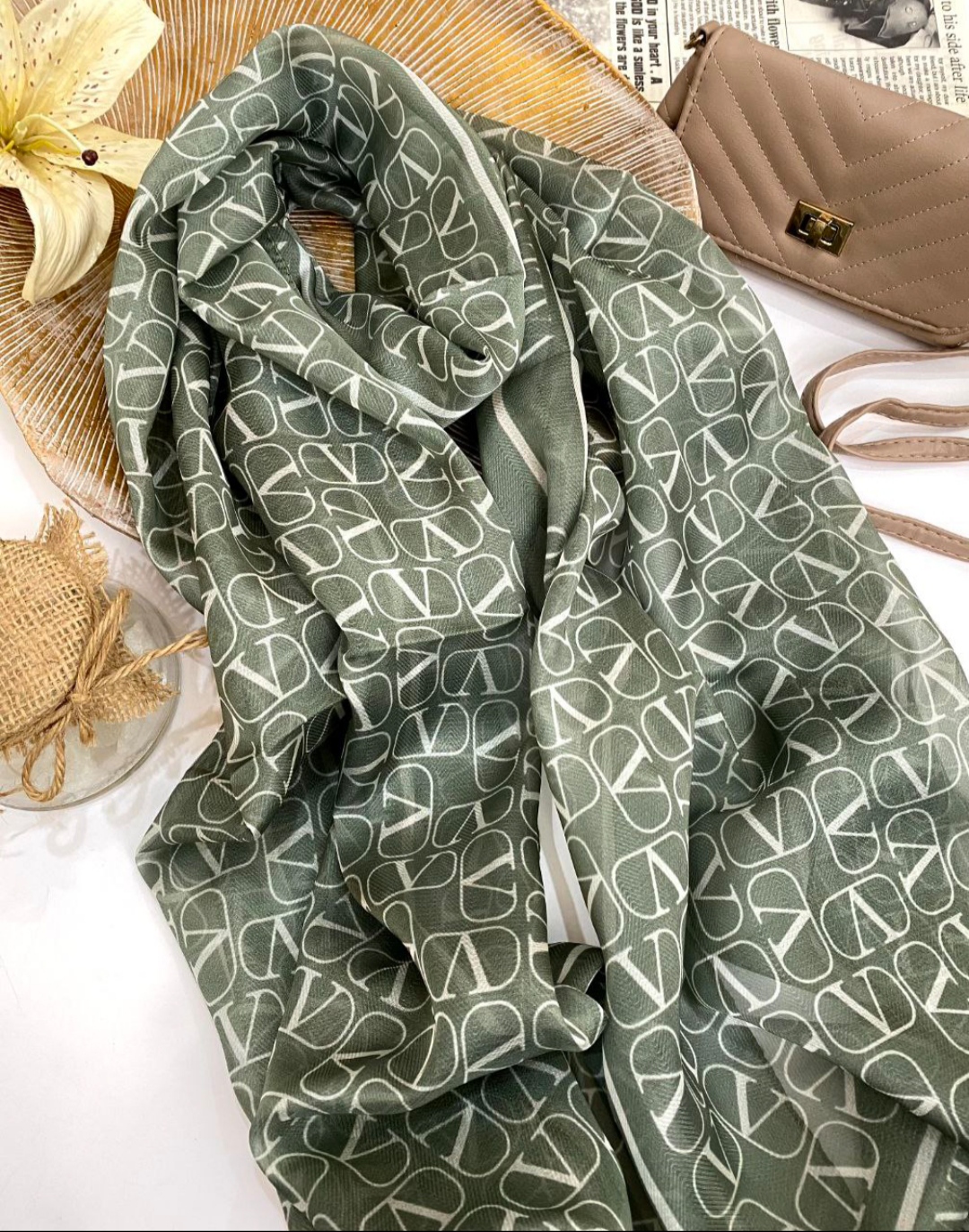 شال حریرچاپی پک سبز پاستیلی بسته10طرحی کد sh69 (عمده)
