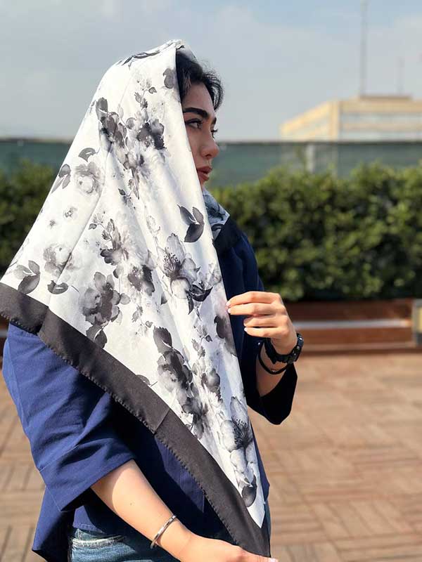 روسری نخی پک سفیدمشکی بسته8طرحی کد r100 (عمده)
