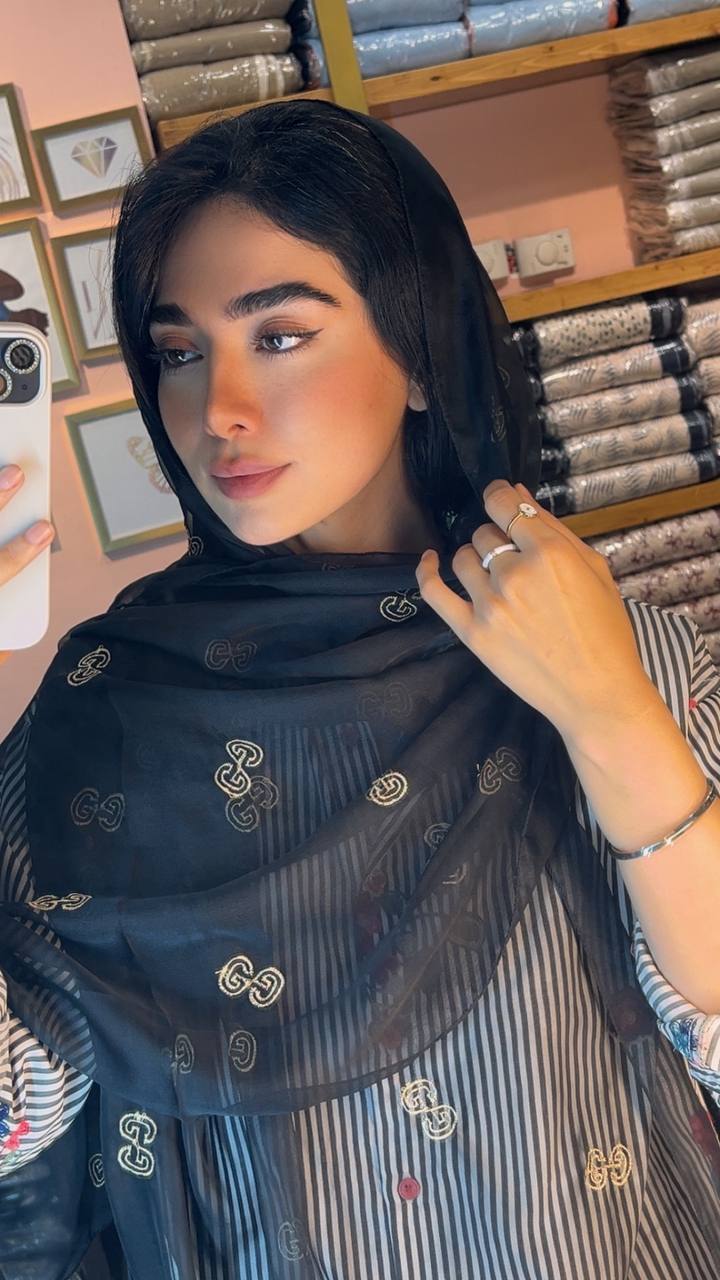 شال حریر گلدوزی بسته4طرحی کد sm82 (عمده)
