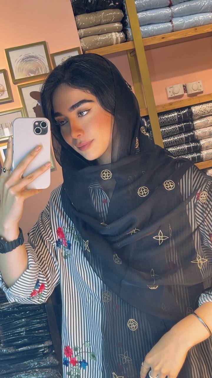 شال حریر گلدوزی بسته4طرحی کد sm82 (عمده)
