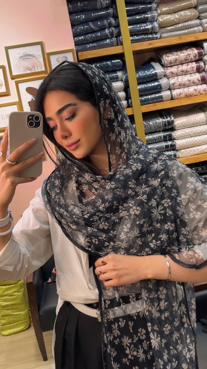 شال توری چاپی پک مشکی بسته6طرحی کد sh77 (عمده)
