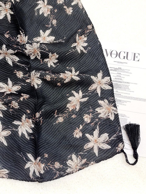 شال پلیسه چاپی حریر پک مشکی بسته8طرحی کد sp66 (عمده)
