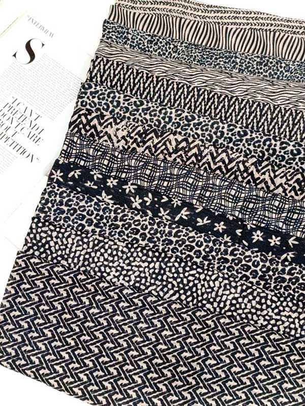 روسری چاپ خیس پک مشکی کرم بسته12طرحی کد r106 (عمده)
