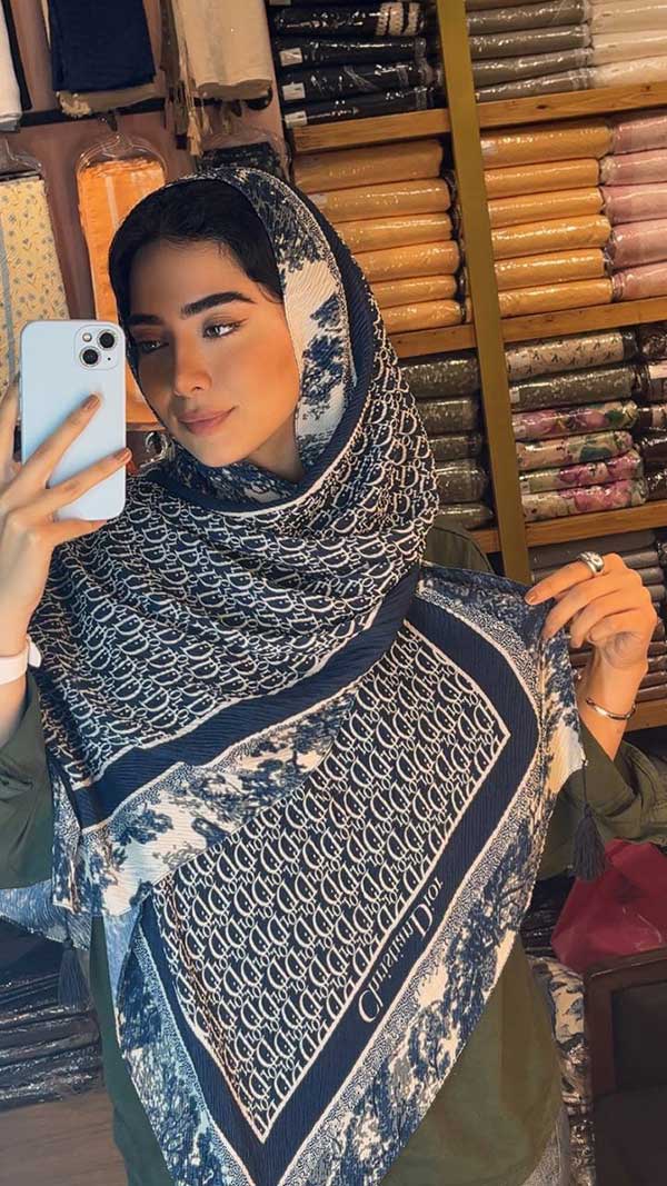 شال پلیسه پک سورمه ای بسته10طرحی کد sp74 (عمده)
