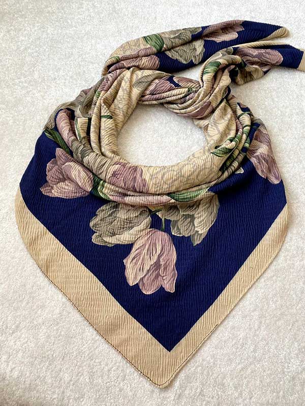 روسری پلیسه پاییزه بسته6رنگی کد r118 (عمده)
