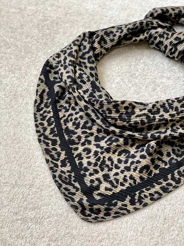 روسری پلیسه پلنگی بسته2رنگی r127 (عمده)
