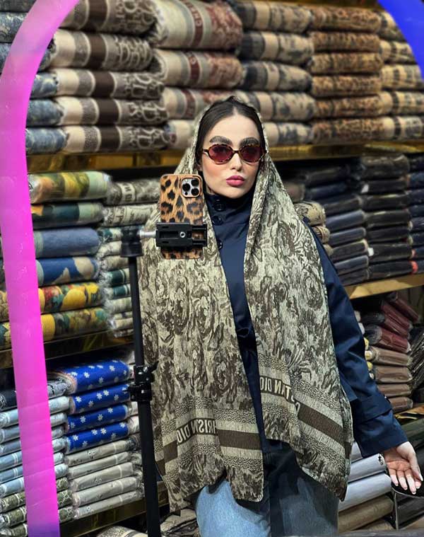 شال پلیسه طرح گل
