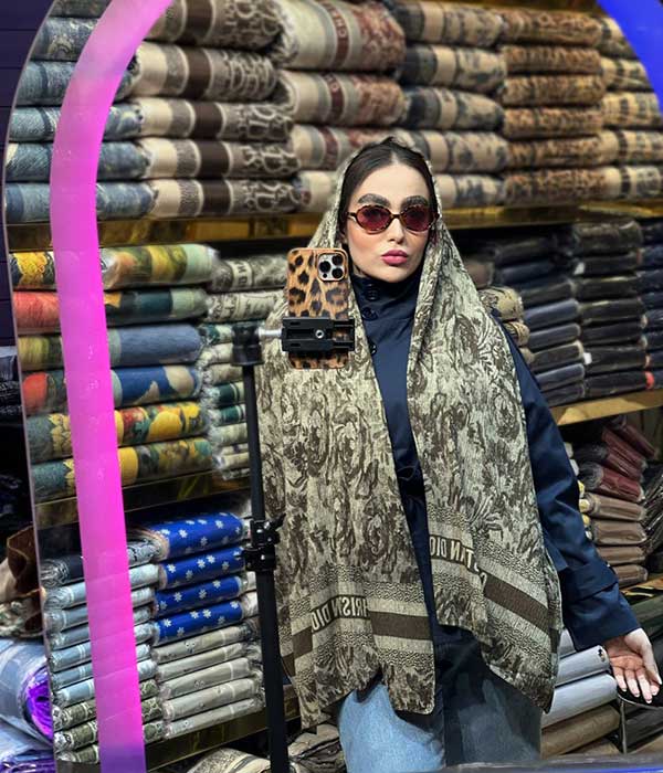 شال پلیسه طرح گل
